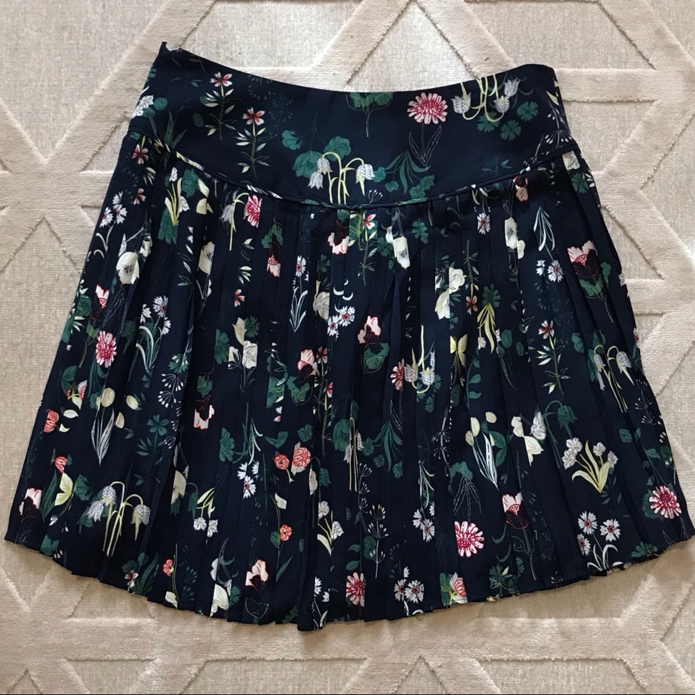 Floral pleated skirt, size 4, perfect condition!